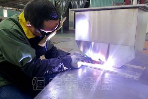 不銹鋼鈑金焊接加工廠家，【恒宇泰金屬】每個產品都經過自檢互檢才出廠