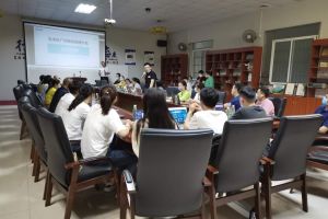 不銹鋼鈑金外殼加工廠家，客戶過來交流學習【恒宇泰金屬】