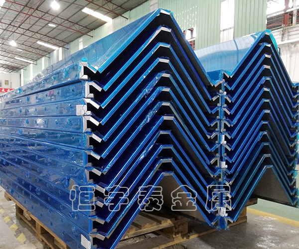 不銹鋼板材的折彎加工在工業生產中具有廣泛的應用