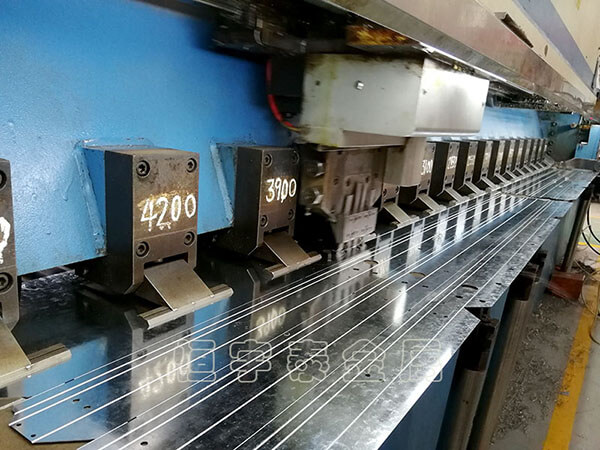 不銹鋼鈑金加工用數控設備的維護方法